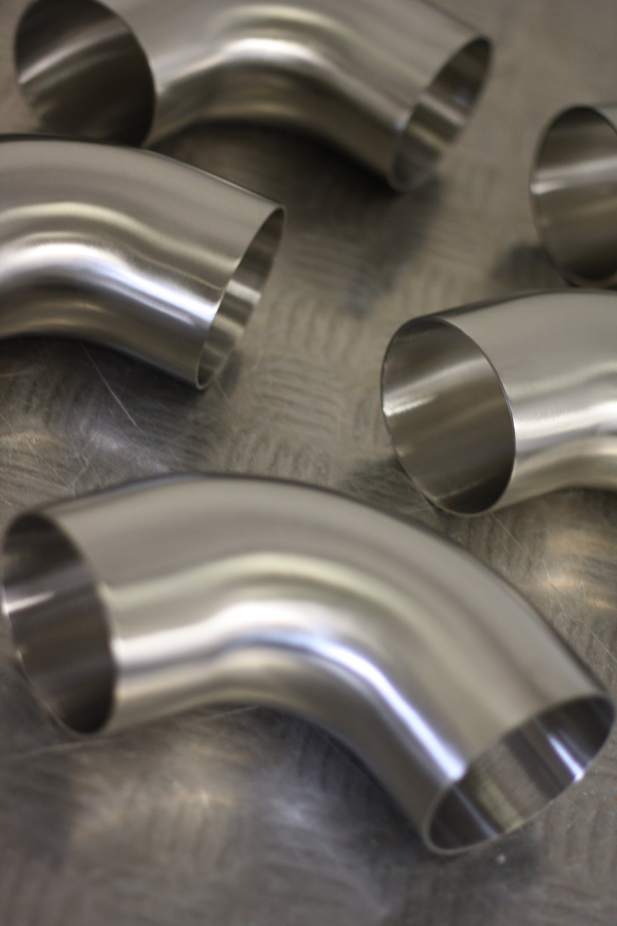 90 Degree 3.5" 88.9mm Tight 1D Stainless Steel Bend