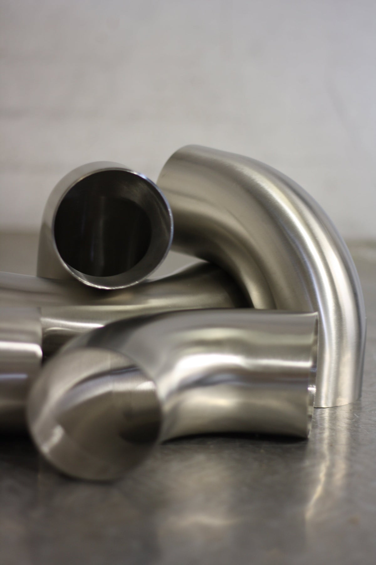 90 Degree 3.5" 88.9mm Tight 1D Stainless Steel Bend